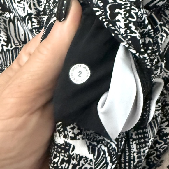 Lululemon Like New 25" Wunder Train in "Special Edition" Tear it up Alpine Sz 2 - Picture 6 of 6